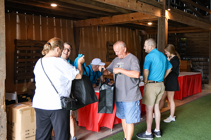 21_0714_Volunteer headquarters_ww-9226-web